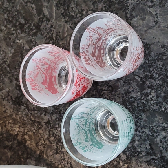 Vintage French Decanter Bottle with Stopper - Picture 14 of 14